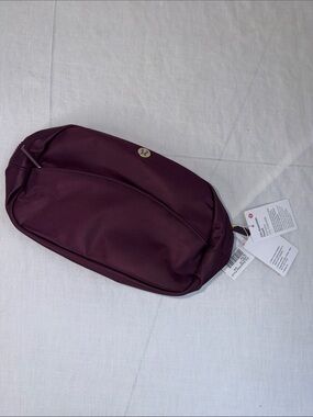 NWT New LULULEMON City Essentials Pouch 4L Black Plum